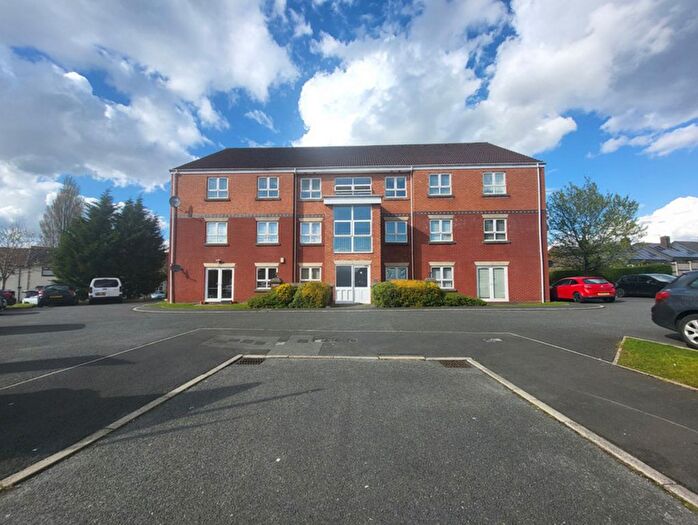 2 Bedroom Flat For Sale In Skiddaw Close, Manchester, M24