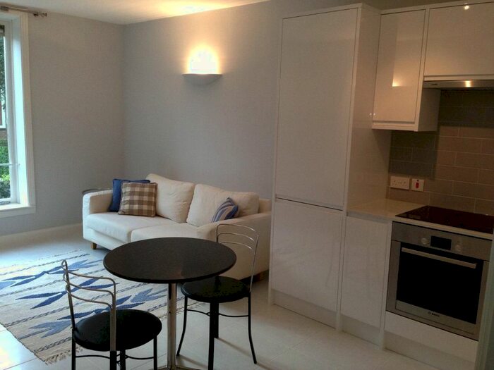 1 Bedroom Flat To Rent In Flat, Carillon Court, Oxford Road, London, W5