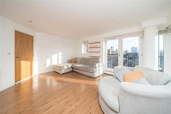 2 Bedroom Flat For Sale In Garway Court, Matilda Gardens, Bow, London, E3