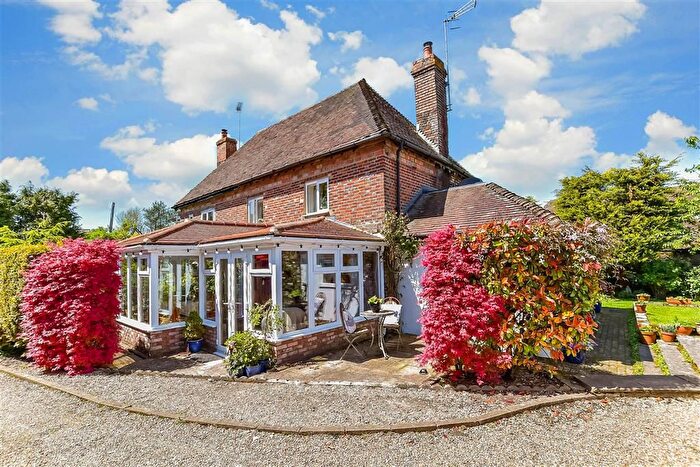 3 Bedroom Cottage For Sale In Canterbury Road, Etchinghill, Kent, CT18