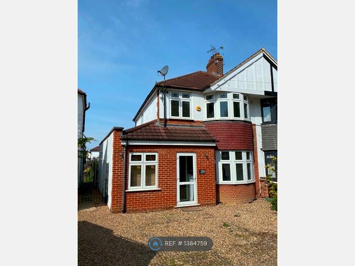 3 Bedroom Semi-Detached House To Rent In Broad Walk, London, SE3