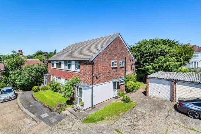 2 Bedroom Maisonette To Rent In Trevor Close, Harrow, HA3