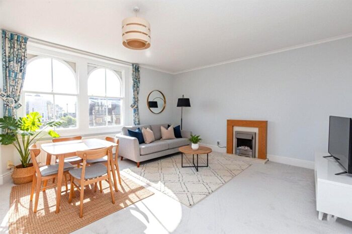2 Bedroom Apartment For Sale In Cotham Brow, Cotham, Bristol, BS6