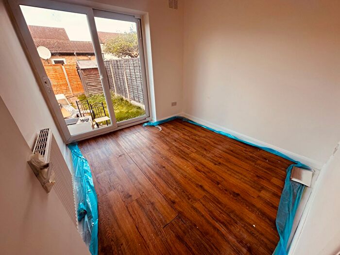 2 Bedroom Flat To Rent In Staines Road, Ilford, IG1