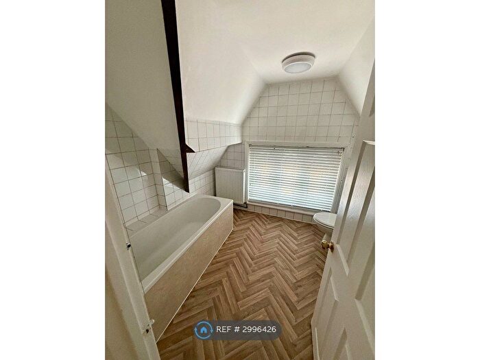 3 Bedroom Flat To Rent In St Lawrence House, Northampton, NN1
