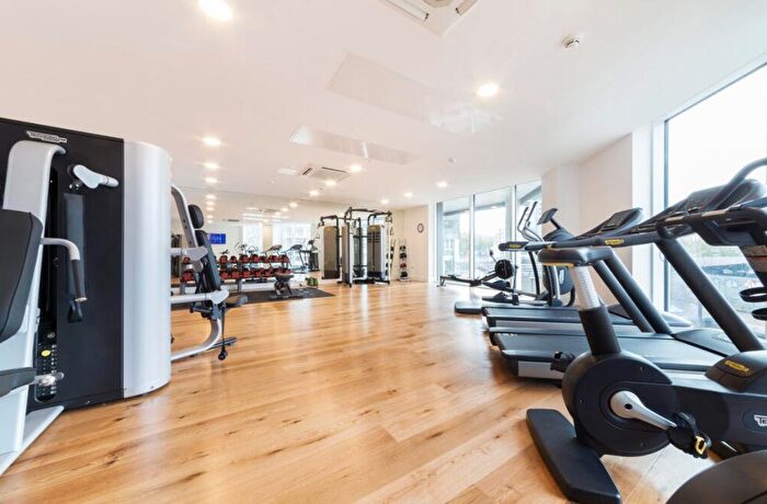 3 Bedroom Flat To Rent In High Street, London, E15