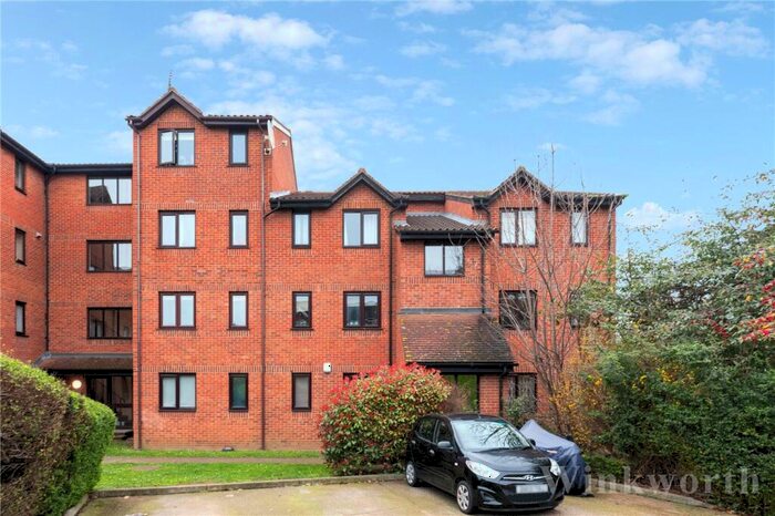 1 Bedroom Apartment To Rent In Burbage House, Samuel Close, SE14