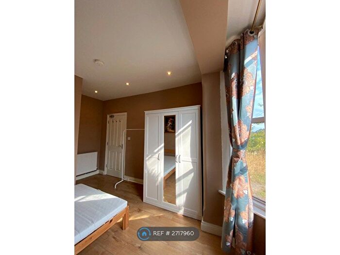 5 Bedroom Semi Detached House To Rent In Broadlands Road, Southampton, SO17