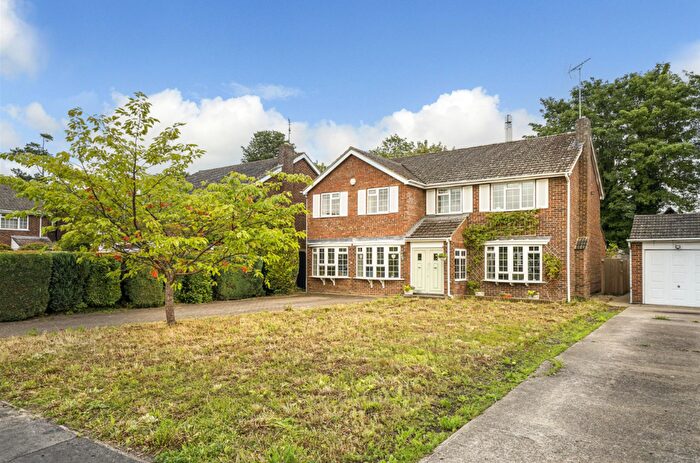 4 Bedroom Detached House For Sale In St. Marys Glebe, Edlesborough, LU6