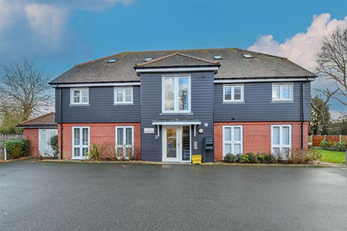 2 Bedroom Flat For Sale In Whitefield Way, Kelvedon Hatch, Brentwood, CM15