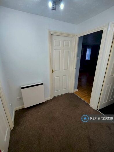 2 Bedroom Flat To Rent In Redwood Grove, Bedford, MK42