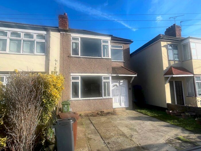 3 Bedroom Property To Rent In Tenterden Road, Dagenham, RM8