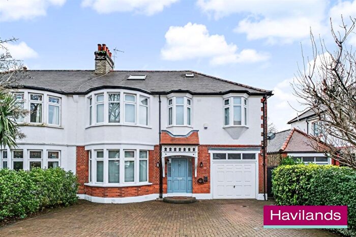 6 Bedroom Semi Detached House For Sale In Woodland Way, London, N21