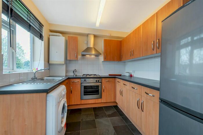 2 Bedroom Flat To Rent In Howard House, Howard Road, Penge, SE20