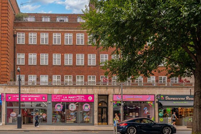 4 Bedroom Flat To Rent In Kensington High Street, London, W8