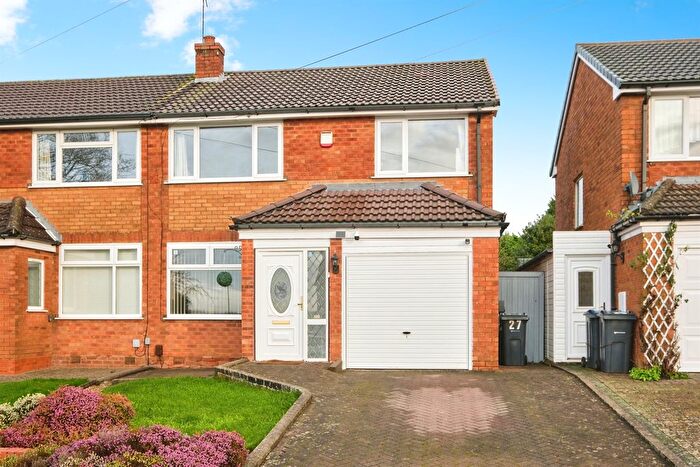 3 Bedroom Semi Detached House For Sale In Branscombe Close, Birmingham, B14