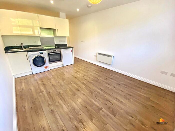 1 Bedroom Flat To Rent In The Backs, Media House The Backs, HP5