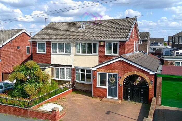 3 Bedroom Semi-Detached House For Sale In Arncliffe Drive, Knottingley, West Yorkshire, WF11