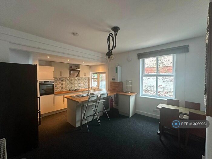 2 Bedroom End Of Terrace House To Rent In Stokes St, Manchester, M11