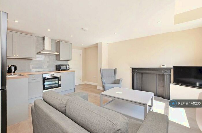 2 Bedroom Flat To Rent In Whitham Road, Sheffield, S10