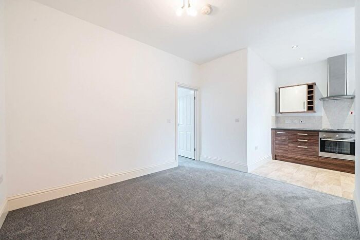 2 Bedroom Flat For Sale In Commercial Street, Tadcaster, LS24