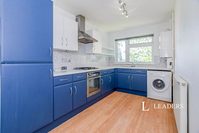 2 Bedroom Apartment To Rent In Avondale Court, Sutton, SM2