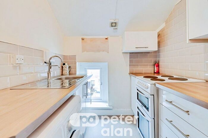 1 Bedroom Flat To Rent In Albany Road, Roath, Cardiff, CF24