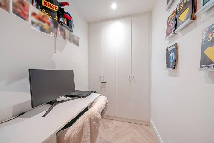 1 Bedroom Flat To Rent In Barons Court, Star Road, Barons Court, London, W14