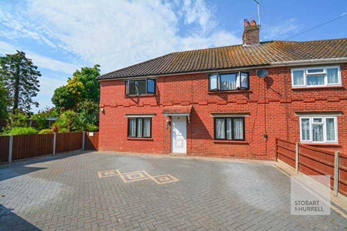 4 Bedroom Semi-Detached House For Sale In Grange Close, Hoveton, Norfolk, NR12