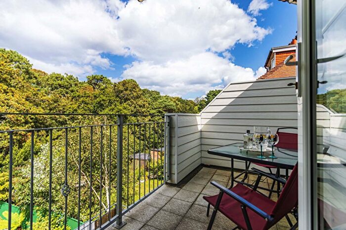 2 Bedroom Flat To Rent In Rosemount Road, Westbourne, Bournemouth, BH4