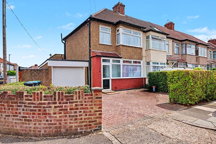 3 Bedroom End Of Terrace House For Sale In St. Andrew's Road, Edmonton, N9