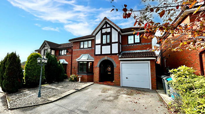 4 Bedroom Detached House For Sale In Saint Cuthberts Fold, Oldham, OL8