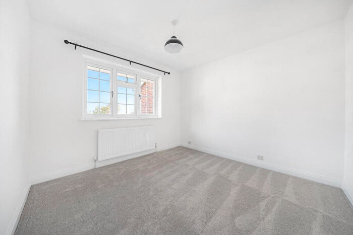 2 Bedroom Apartment To Rent In West Road, Maidenhead, Berkshire, SL6