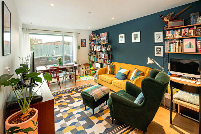 2 Bedroom Apartment For Sale In Camberwell Road, London, SE5