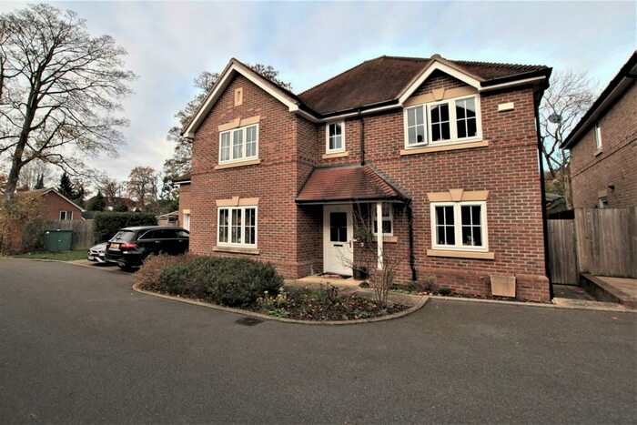 5 Bedroom Detached House To Rent In Jefferson Close, Emmer Green, Reading, RG4