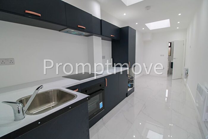 Property To Rent In Bushmead Road, Luton, LU2