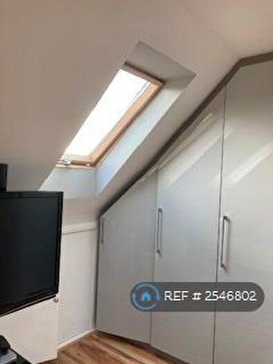 3 Bedroom Semi-Detached House To Rent In Lincoln Way, London, EN1