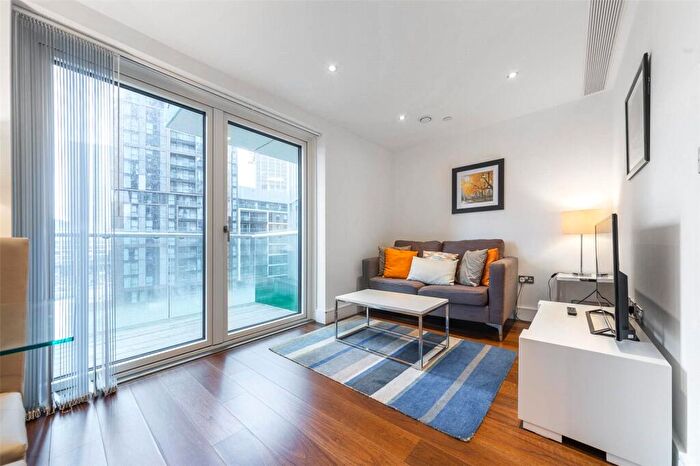 Apartment To Rent In Talisman Tower, Lincoln Plaza, London, E14