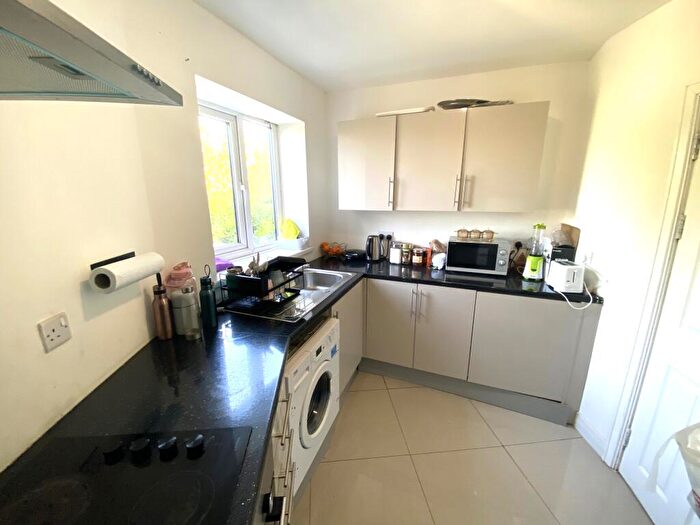 2 Bedroom Flat To Rent In North Clive Street, Grangetown, Cardiff, CF11