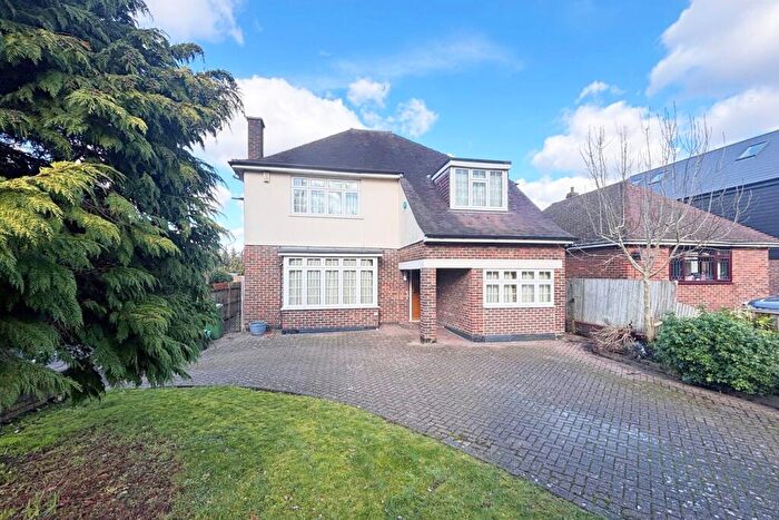 4 Bedroom Detached House For Sale In Hayes Lane, Beckenham, BR3