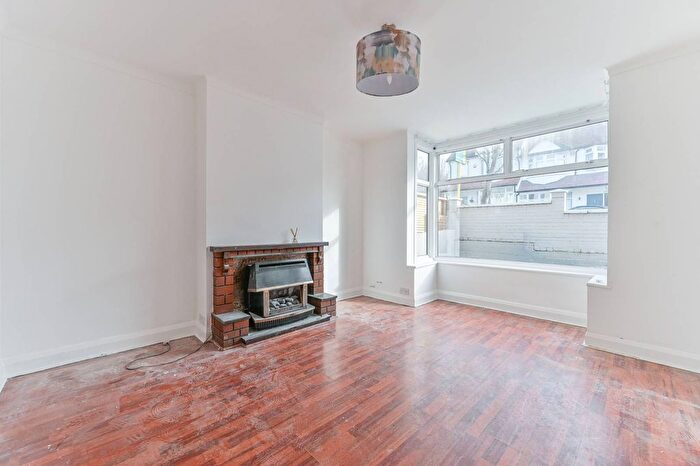 3 Bedroom End Terrace House For Sale In Ladbrook Road, South Norwood, London, SE25
