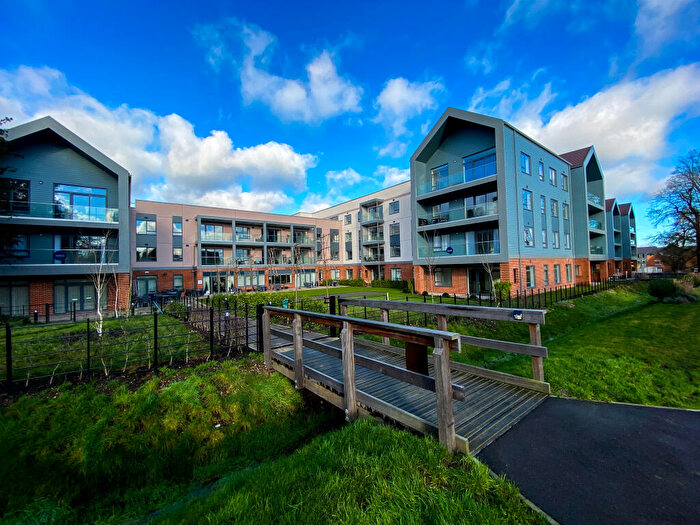 1 Bedroom Retirement Property For Sale In Homewood Grove, Chertsey, KT16