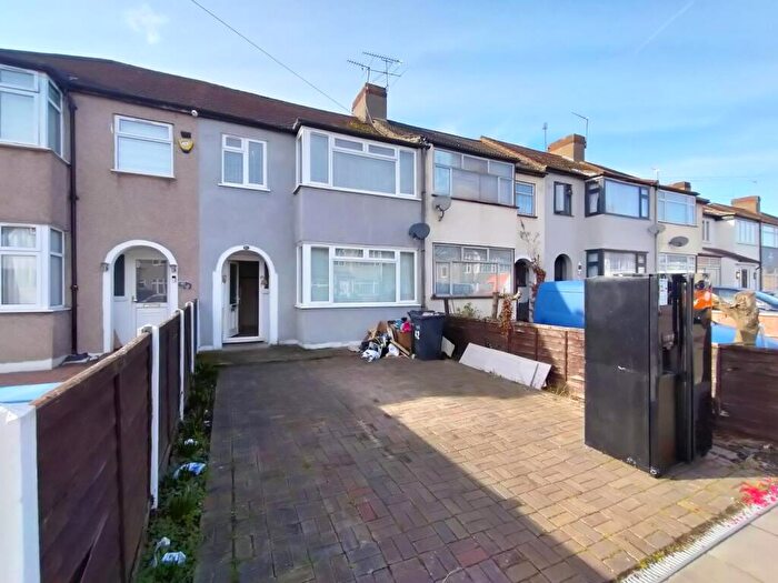 3 Bedroom Terraced House To Rent In Tysoe Avenue, EN3