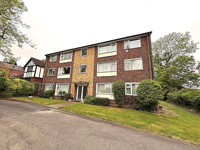 2 Bedroom Flat For Sale In Cumberland Road, Bromley, BR2