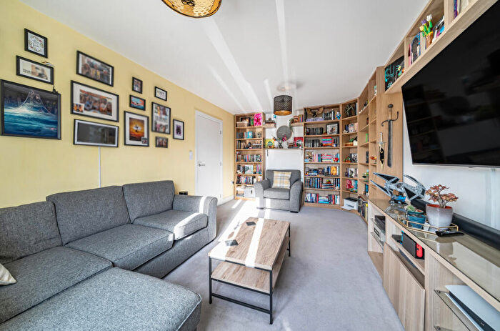 3 Bedroom Semi-Detached House For Sale In Hurley Drive, Bracknell, Berkshire, RG12