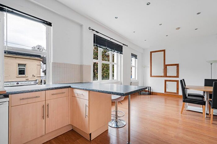 2 Bedroom Flat For Sale In Loes Alley, High Street, Alton, GU34