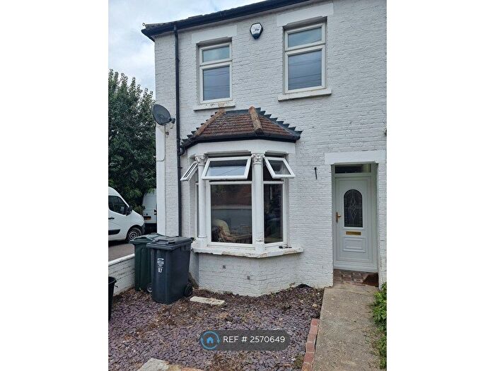 3 Bedroom End Of Terrace House To Rent In Hawley Road, Dartford, DA1