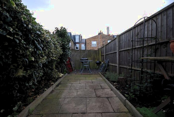 2 Bedroom Flat To Rent In Fairlight Road, Tooting, SW17