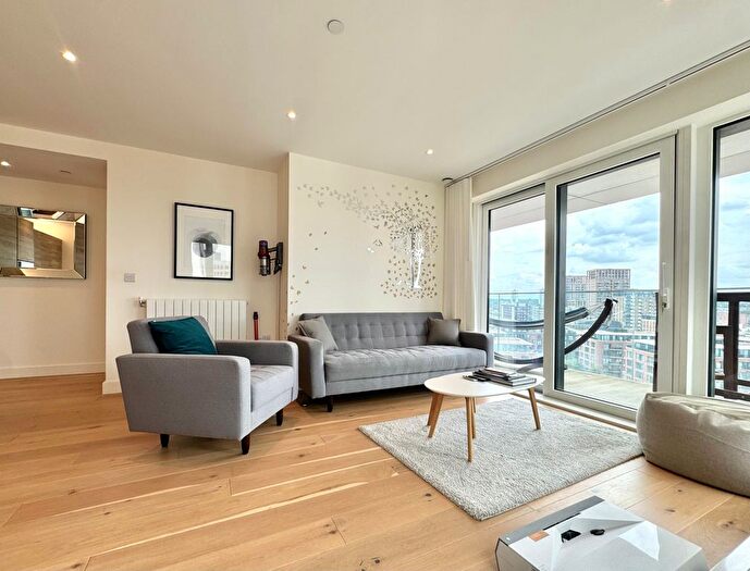3 Bedroom Flat To Rent In Biring House, Duke Of Wellington Avenue, Woolwich, London, SE18