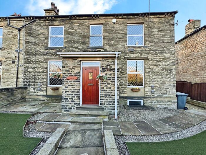 3 Bedroom House For Sale In Snelsins Lane, Cleckheaton, BD19